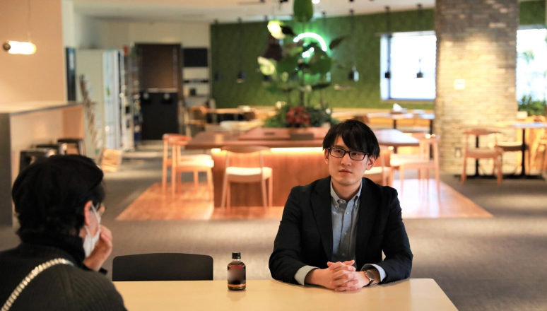 東大博士課程を中退して30歳で新卒入社。研究分野を離れて見つけた「頭を活かす仕事」とは？